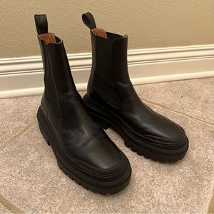 Zara Cunky boots/ size 8